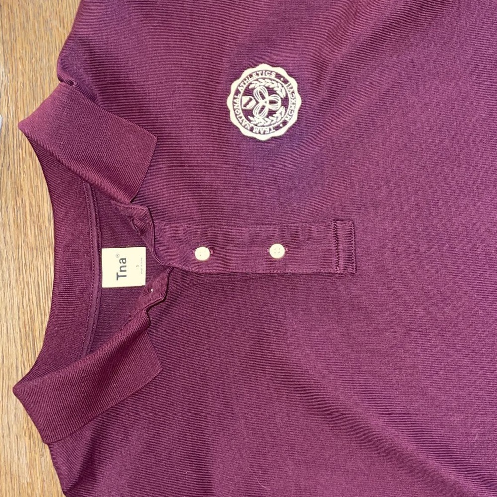 TNA women’s cropped maroon collared top!